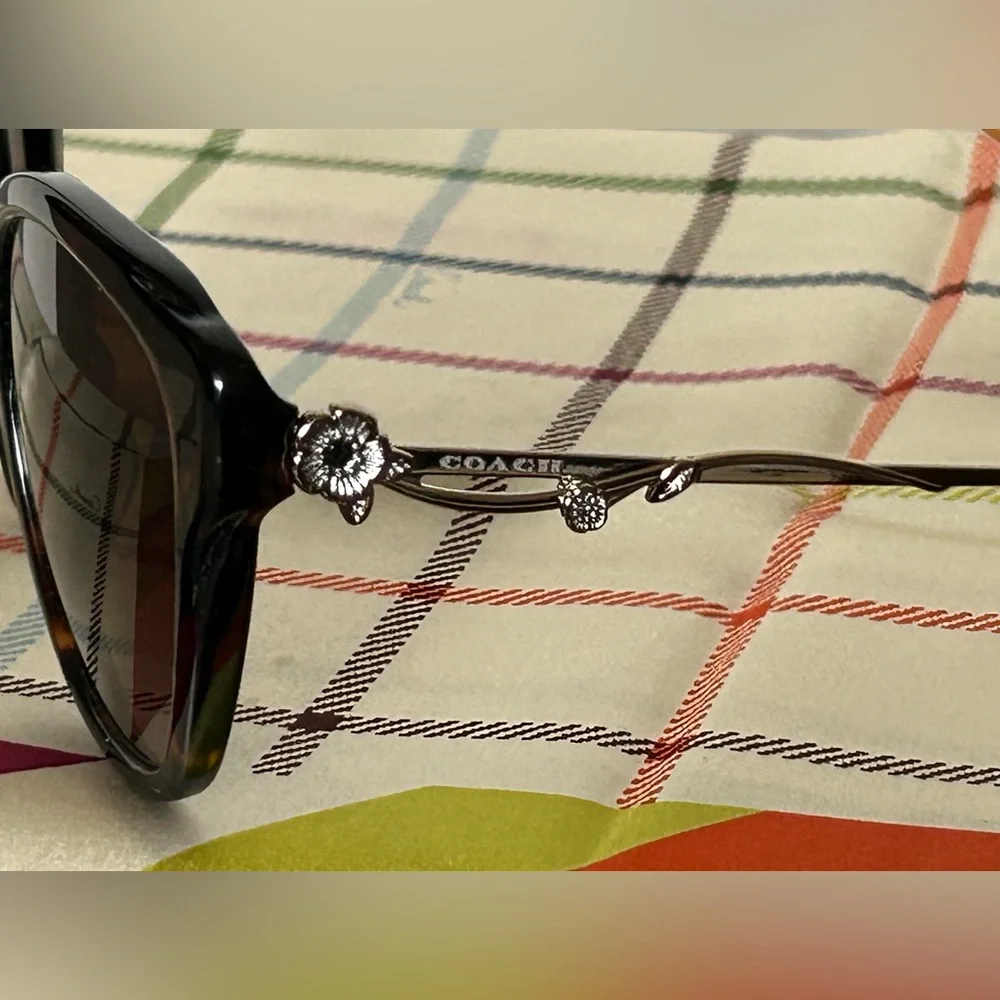 COACH Tea Rose Cat Eye Dark Tortoise Frame w/Brown Gradient UV Lenses w/Case - Picture 3 of 8